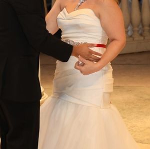 Vera Wang Ivory Wedding Dress